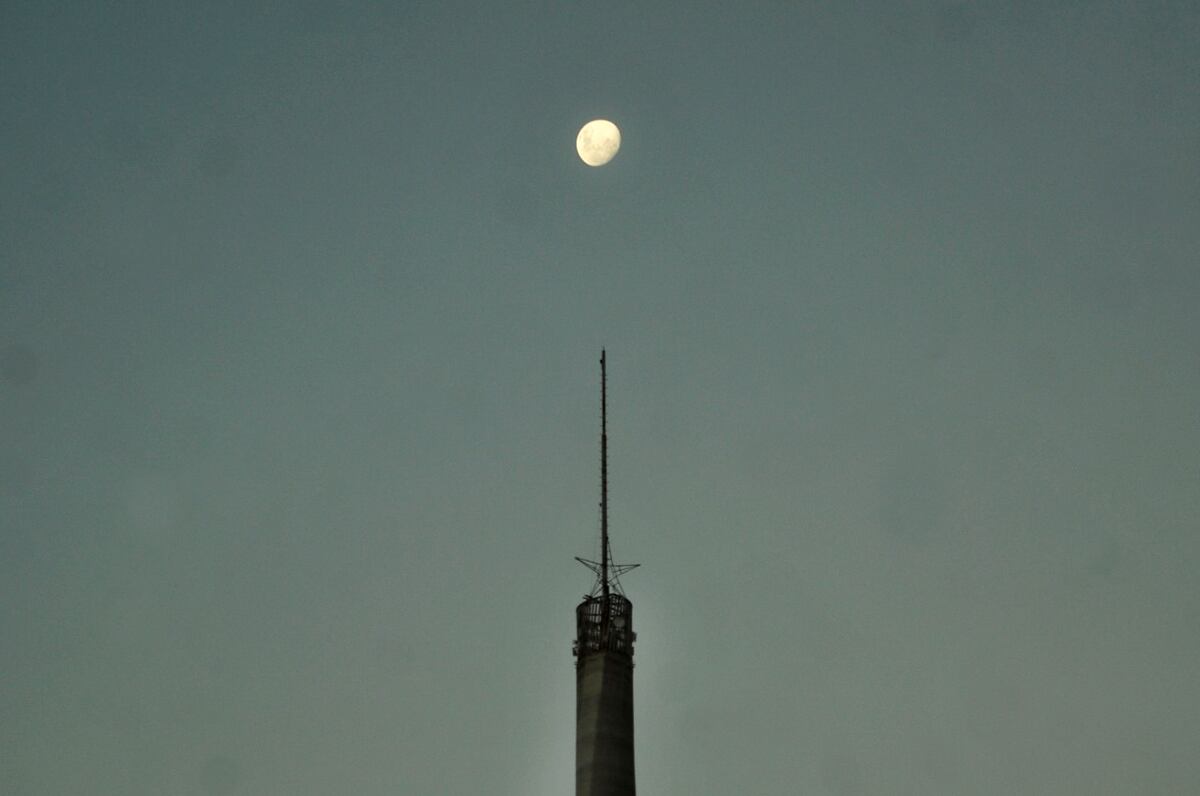 Así se ve la luna esta semana en Córdoba, donde se genera a nivel mundial la coincidencia de la superluna con un eclipse. (Fotos Javier Ferreyra)