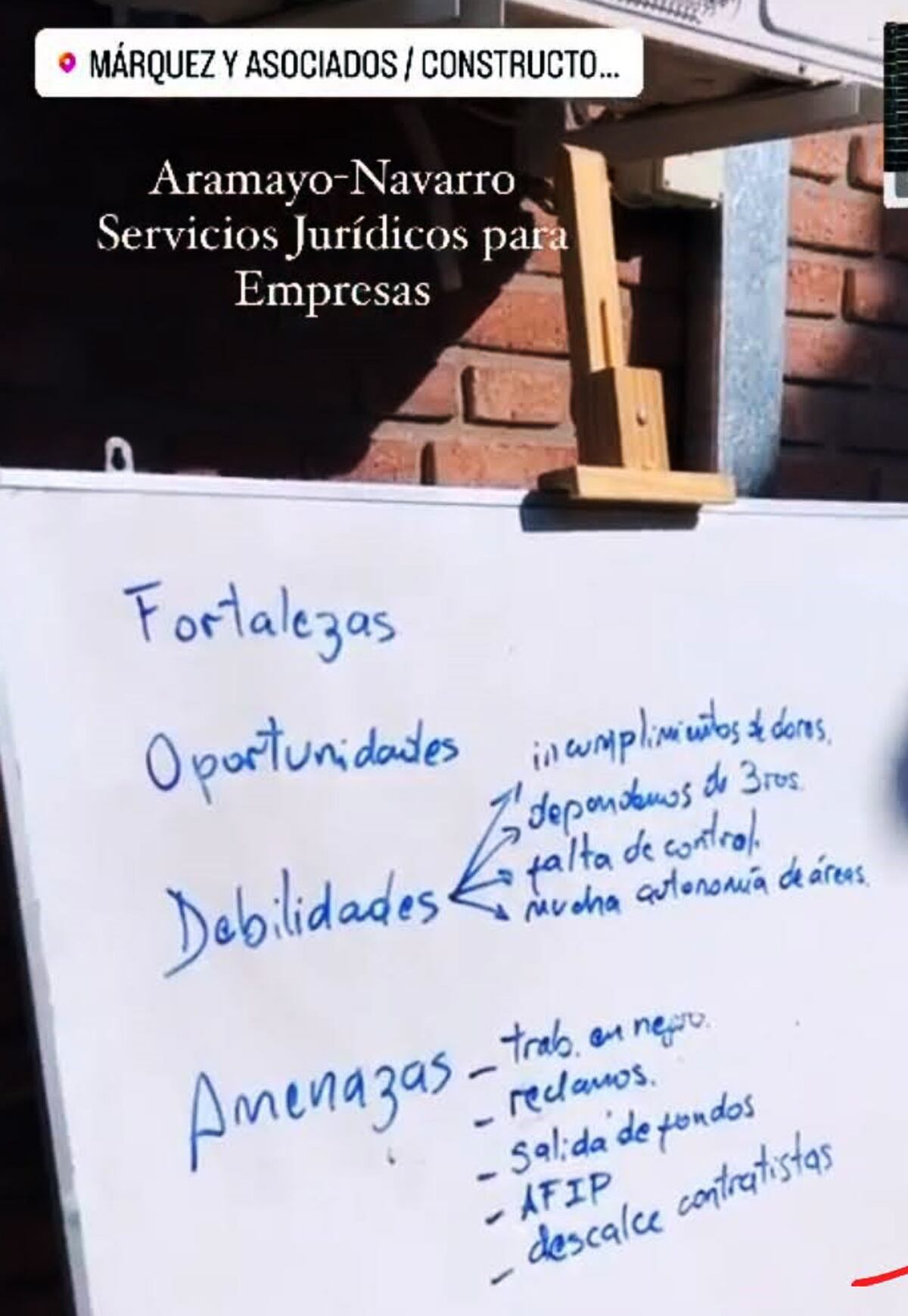 Debilidad. Posteo del estudio jurídico de Márquez y Asociados donde se enumeran las debilidades y amenazas de la empresa. (La Voz)