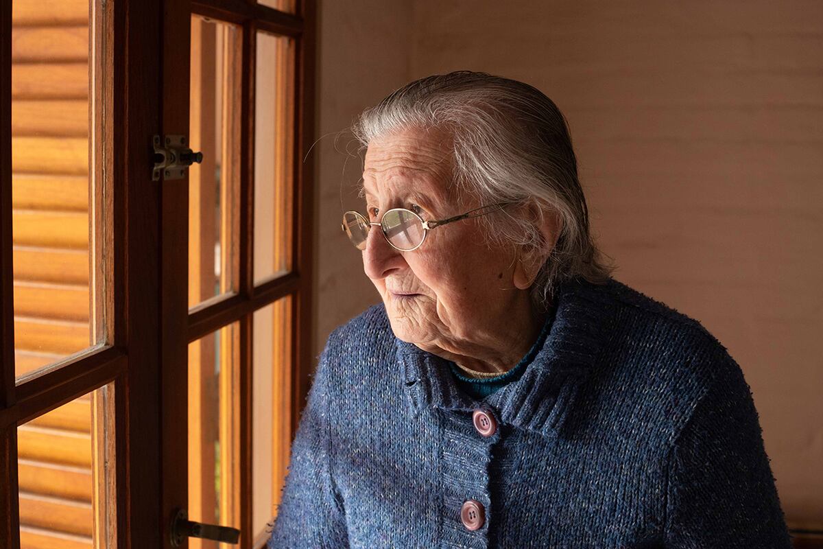 De pie. Onorina Apprato de Tagliaferro, en los dias de su cumpleaños 112. (Nelson Torres / La Voz)