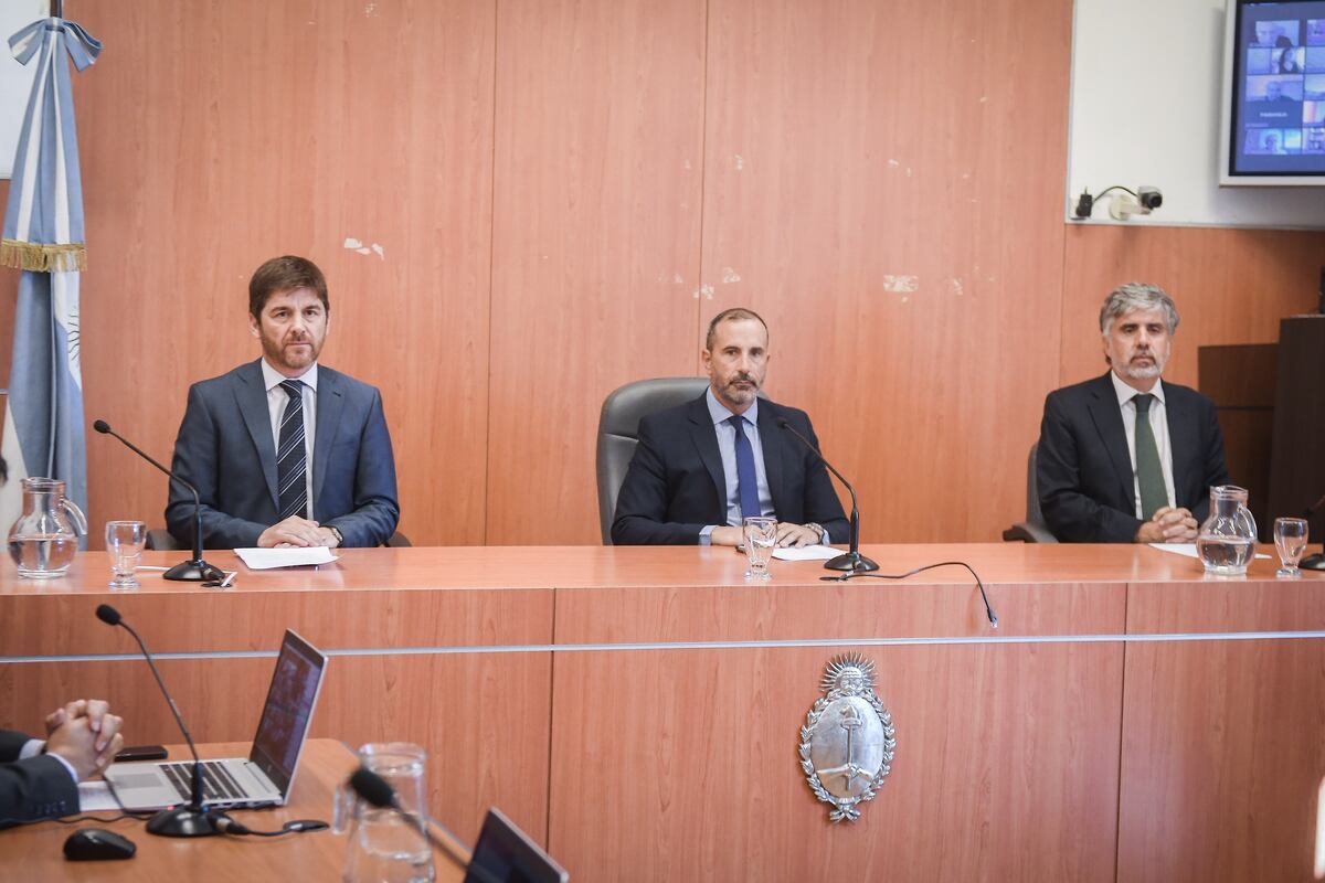 Juicio Vialidad en Comodoro Py
Los jueces del TOF2
Andrés Basso , Jorge Gorini y Rodrigo Giménez Uriburu , los tres jueces que darán hoy el veredicto a Cristina Fernández de Kirchner Foto Federico Lopez Claro