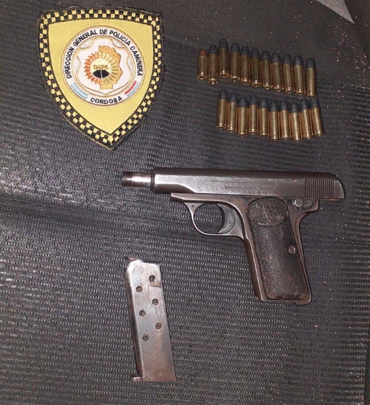 Parte de lo secuestrado en el operativo (Policía).