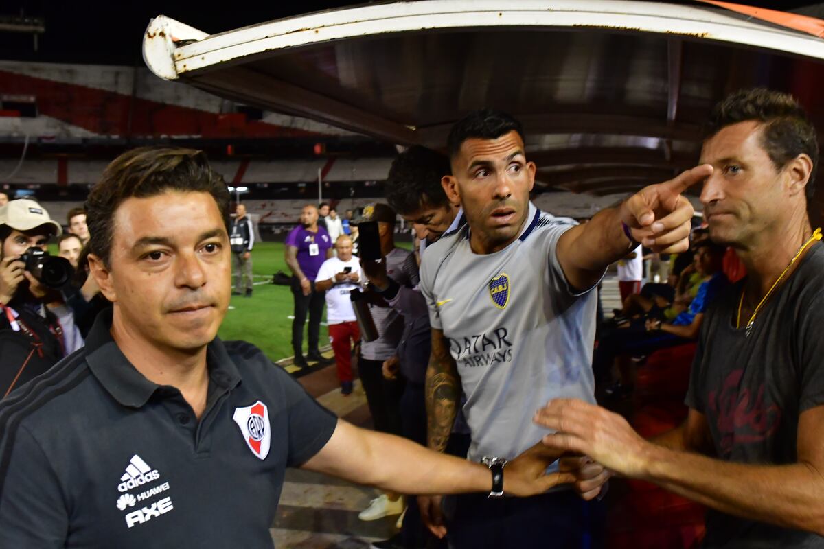 Marcelo Gallardo y Carlos Tevez, en el Monumental, en el año 2018. (Archivo / Clarín)