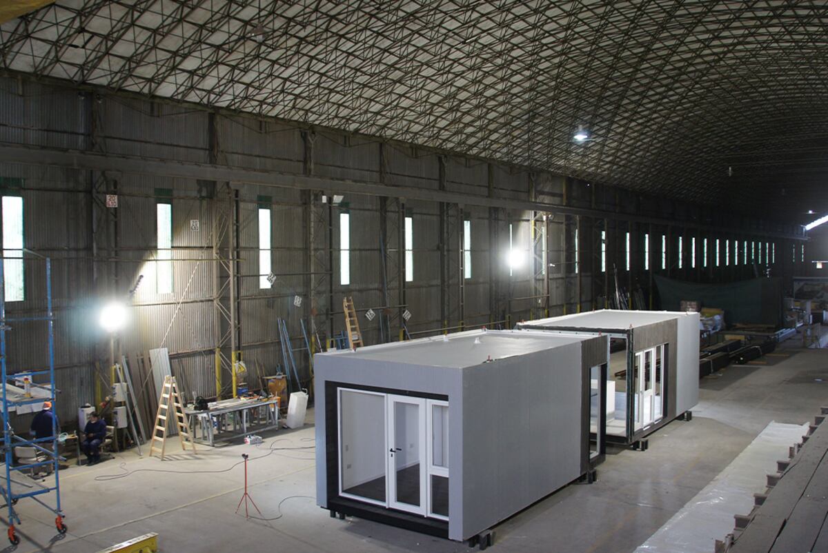 Las viviendas son construidas de manera industrializada en una nueva planta equipada con tecnología neozelandesa. Foto: SteelPlex / Grupo Edisur