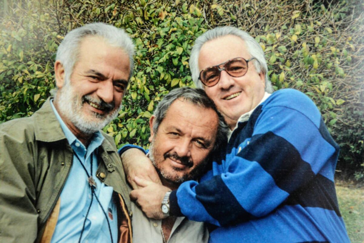 Ramiro Rodríguez Pardo junto al Gato Dumas y su socio Micky González Moreno. (Gentileza Clarín/Foto: Constanza Niscovolos)