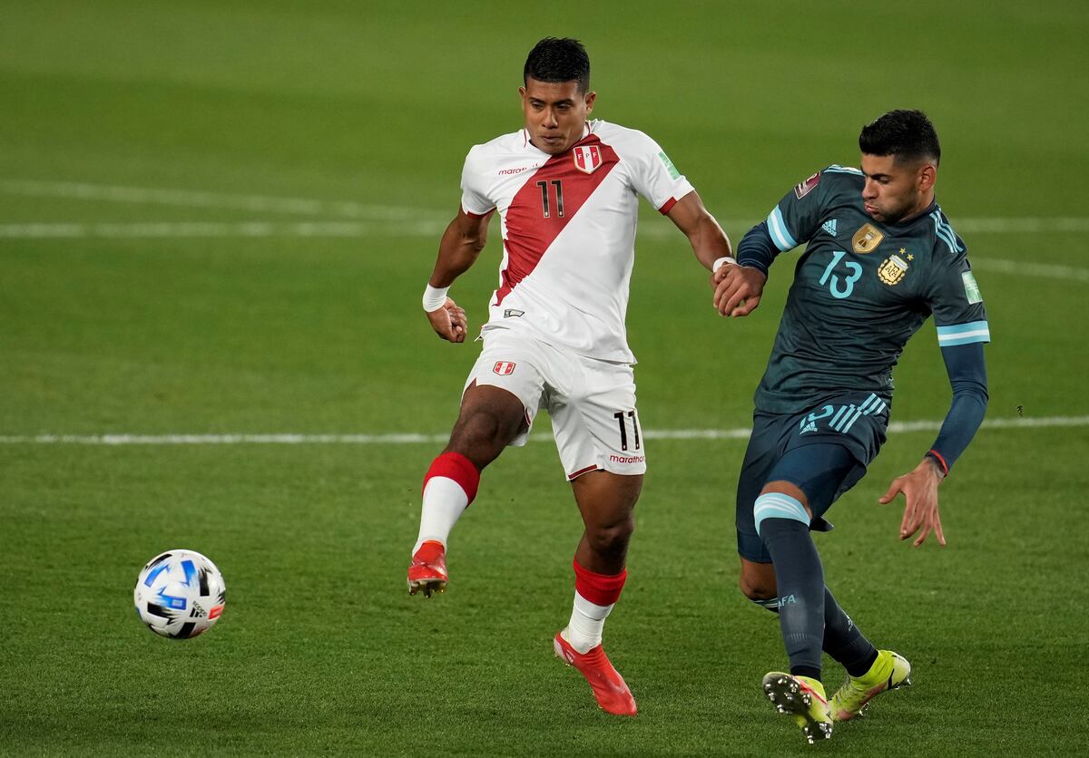 El defensor cordobés Cristian Romero fue nuevamente titular ante Perú. (AP Photo/Natacha Pisarenko)