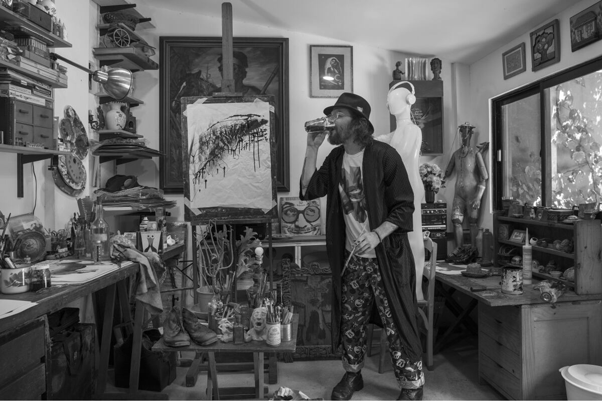 Barbieri en su taller, en la casa de Munro en la que alumbró "Alfonso Nacional de las Artes". (Prensa Alfonso Barbieri/Nora Lezano).
