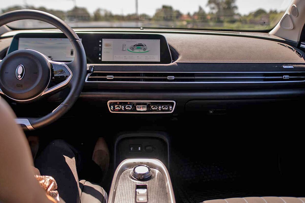 El tablero digital y la pantalla multimedia de 10,25” ofrecen conectividad total mediante Apple CarPlay y Android Auto inalámbrico.