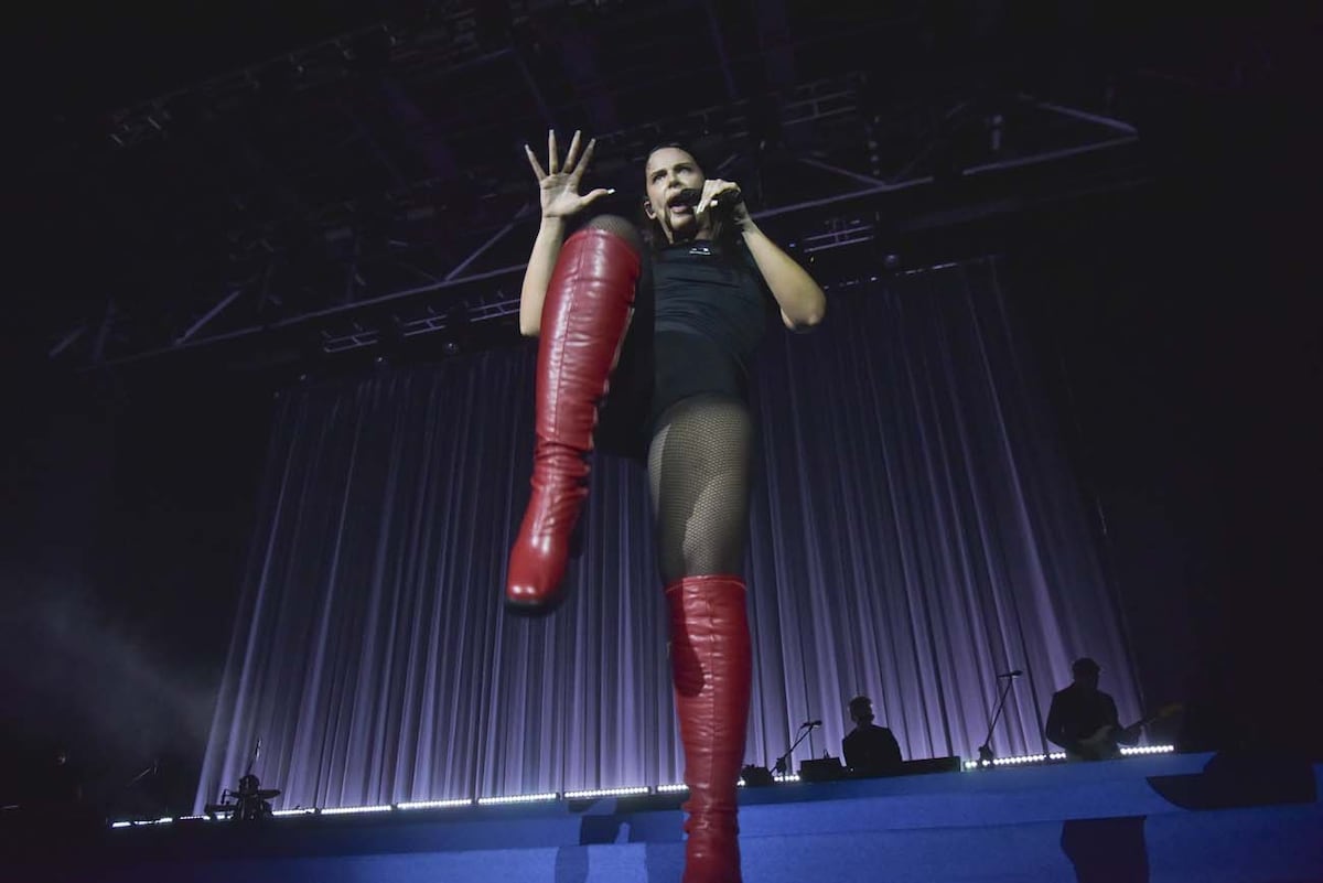 Peluso fue la protagonista excluyente de un show que contó con una banda y tres bailarines que la secundaron escénicamente. (Facundo Luque / La Voz)
