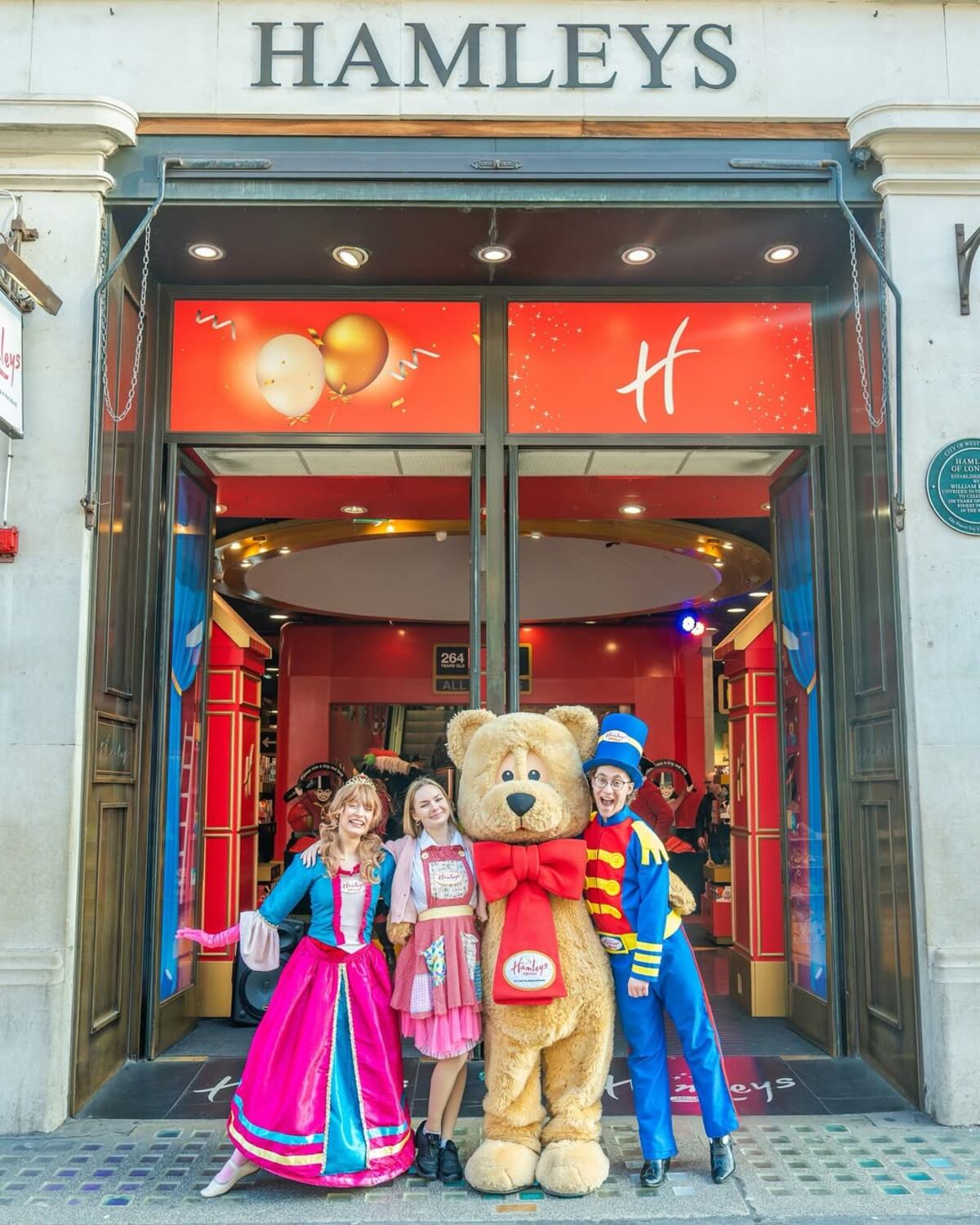 Los 100 mejores juguetes de toda la historia, según la juguetería más antigua del mundo (Instagram de Hamleys)