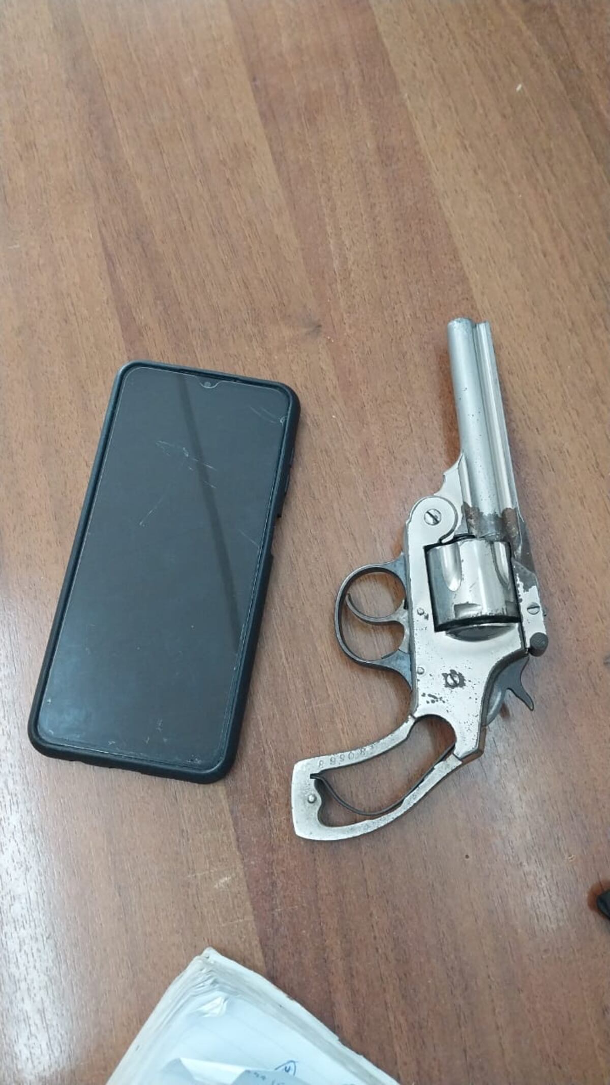 Ciudad de Córdoba. Robaron un celular, se dieron a la fuga en moto y chocaron contra un poste. (Policía de Córdoba)