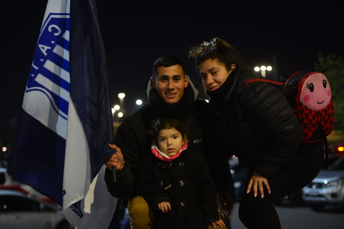 Las y los Cara 'e Cancha de Talleres en la previa del partido con Vélez por la Copa Libertadores. (Facundo Luque y Javier Ferreyra)
