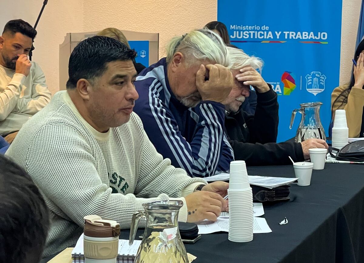 Suoem: Ariel Quiñones y Rubén Daniele en la conciliación con la Municipalidad. (La Voz)