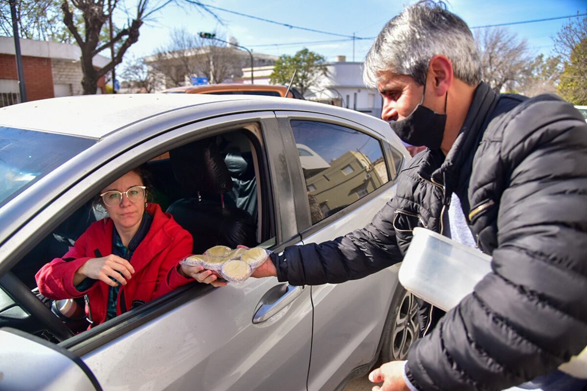 Alberto Fernández, vendedor de alfajores en Villa María. (La Voz)