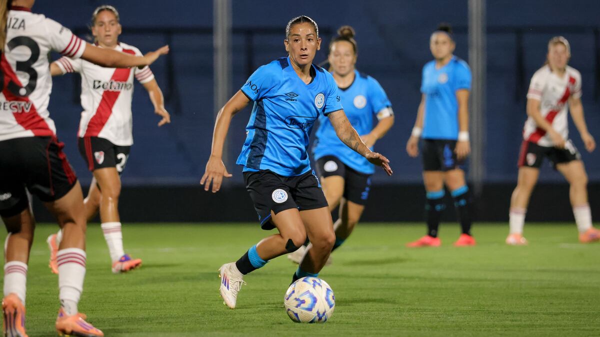 Belgrano ante River, por la semifinal del fútbol femenino. (Prensa Belgrano).