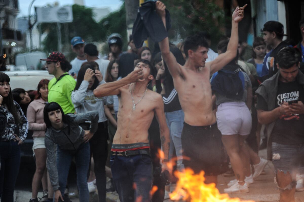Santa Teresita Policiales Aesinato del joven Tomás Tello FerreyraAmigos marcha comisariaFoto Federico Lopez Claro