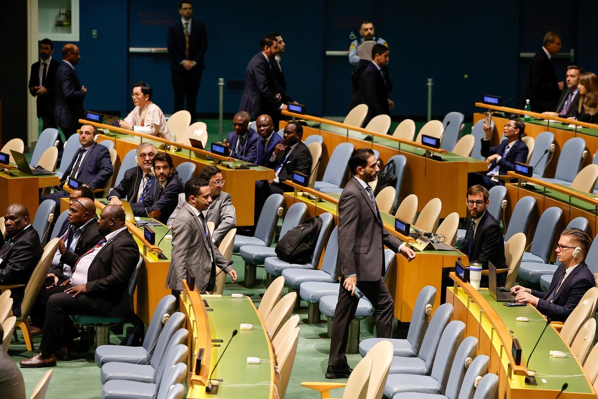 Delegados de diversos países se retiran de la sala de la Asamblea de la ONU durante el discurso de Netanyahu.