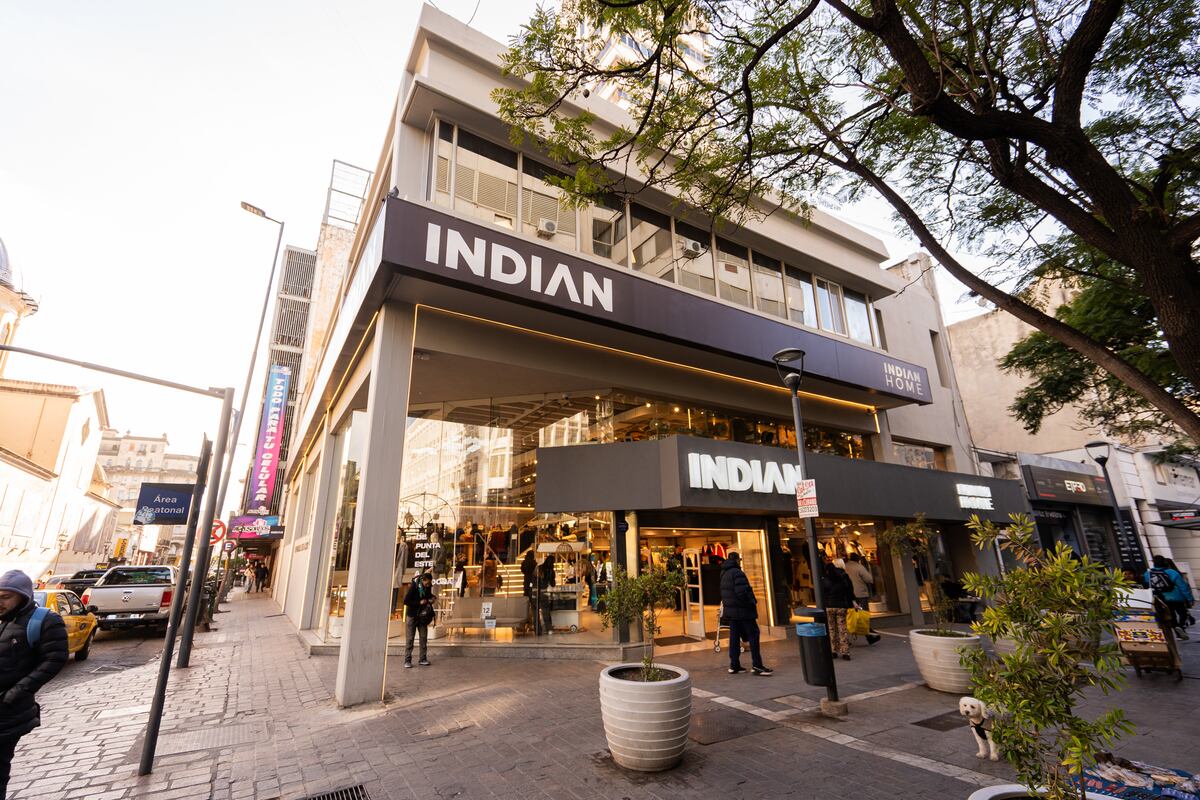 Local de Indian, cadena uruguaya, en la peatonal de Córdoba: Rivadavia y 25 de Mayo.