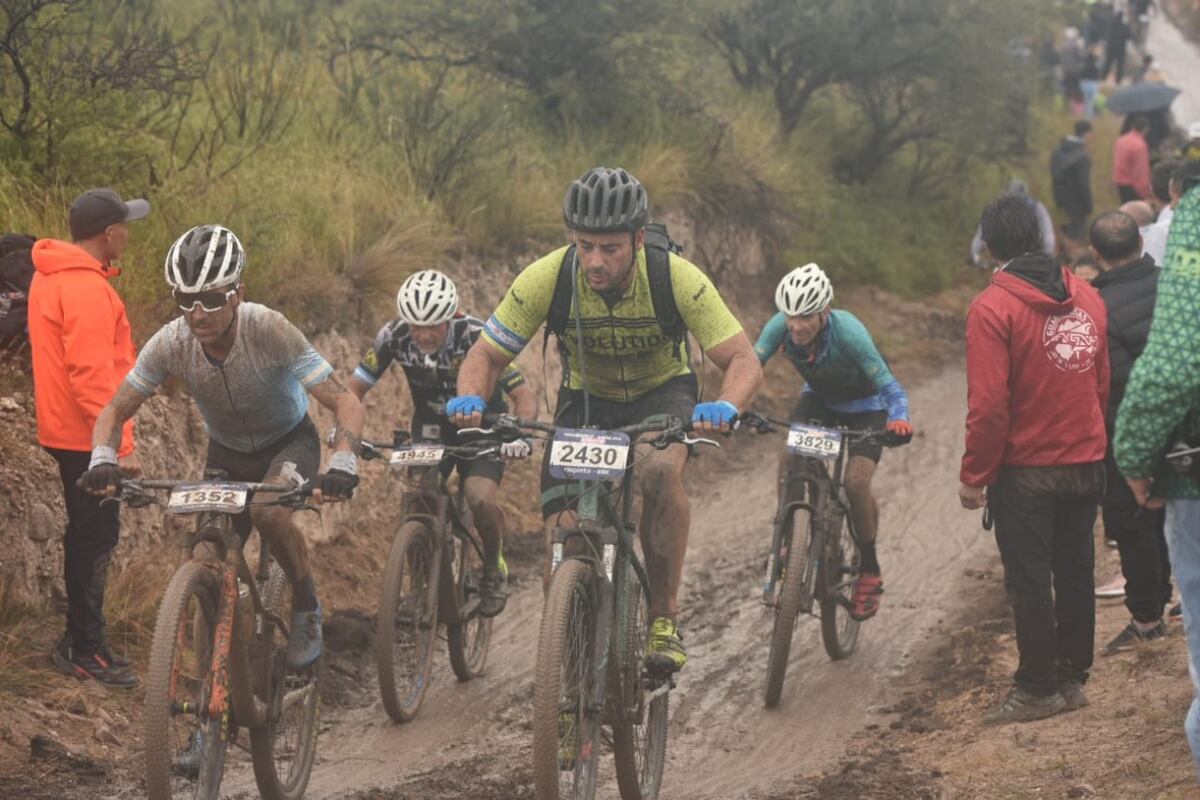 Desafío Río Pinto, día2. La competencia más convocante de MTB a nivel continental, con una inscripción de 5500 participantes, un récord histórico. (La Voz)