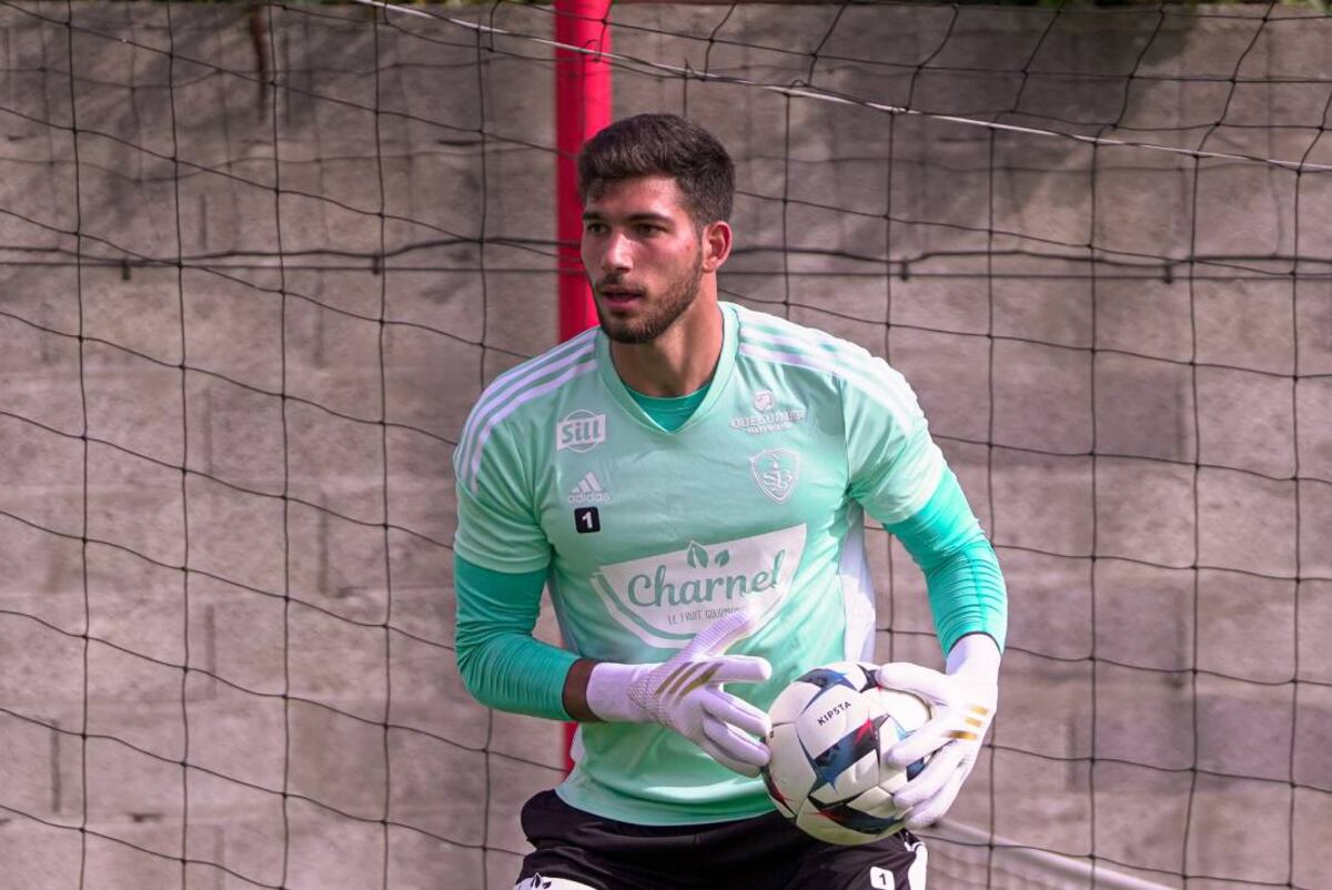 Blázquez viene del Stade Brestois