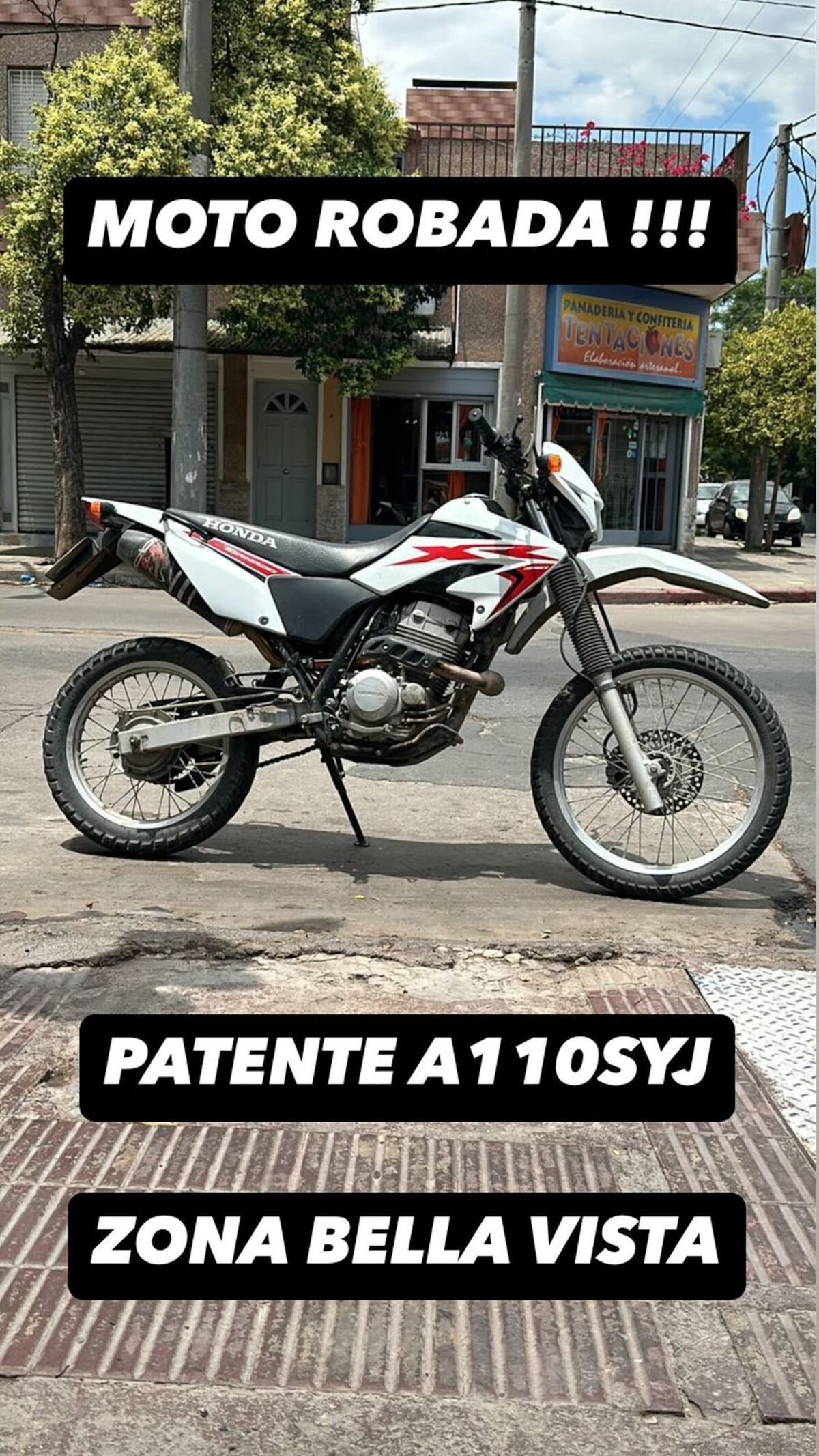 Grababa a sus amigos jugando fútbol en Córdoba y le robaron la moto. (Gentileza)