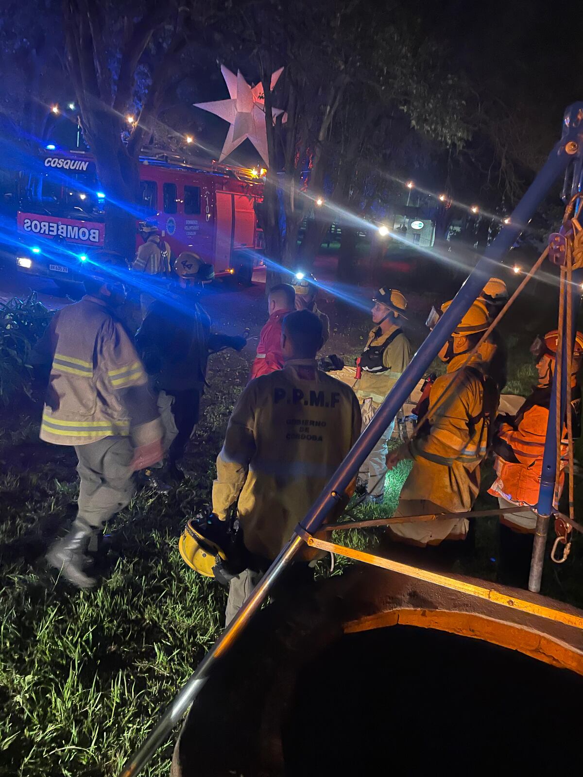Rescate de padre e hija en el aljibe en Cosquín. (Bomberos)