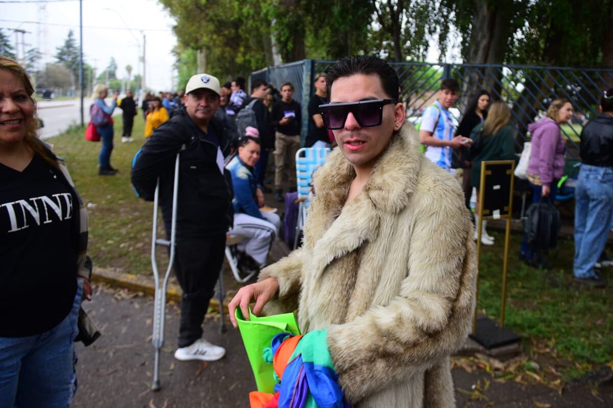 Maxi fue el primero en la fila para hacer el casting: estuvo desde el domingo acampando. (José Gabriel Hernández / La Voz)