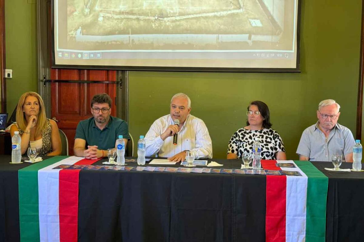 Autoridades municipales y referentes institucionales presentaron oficialmente la edición 2026 de la Fiesta Nacional de la Familia Piemontesa en el Centro Cultural Herman Viano.