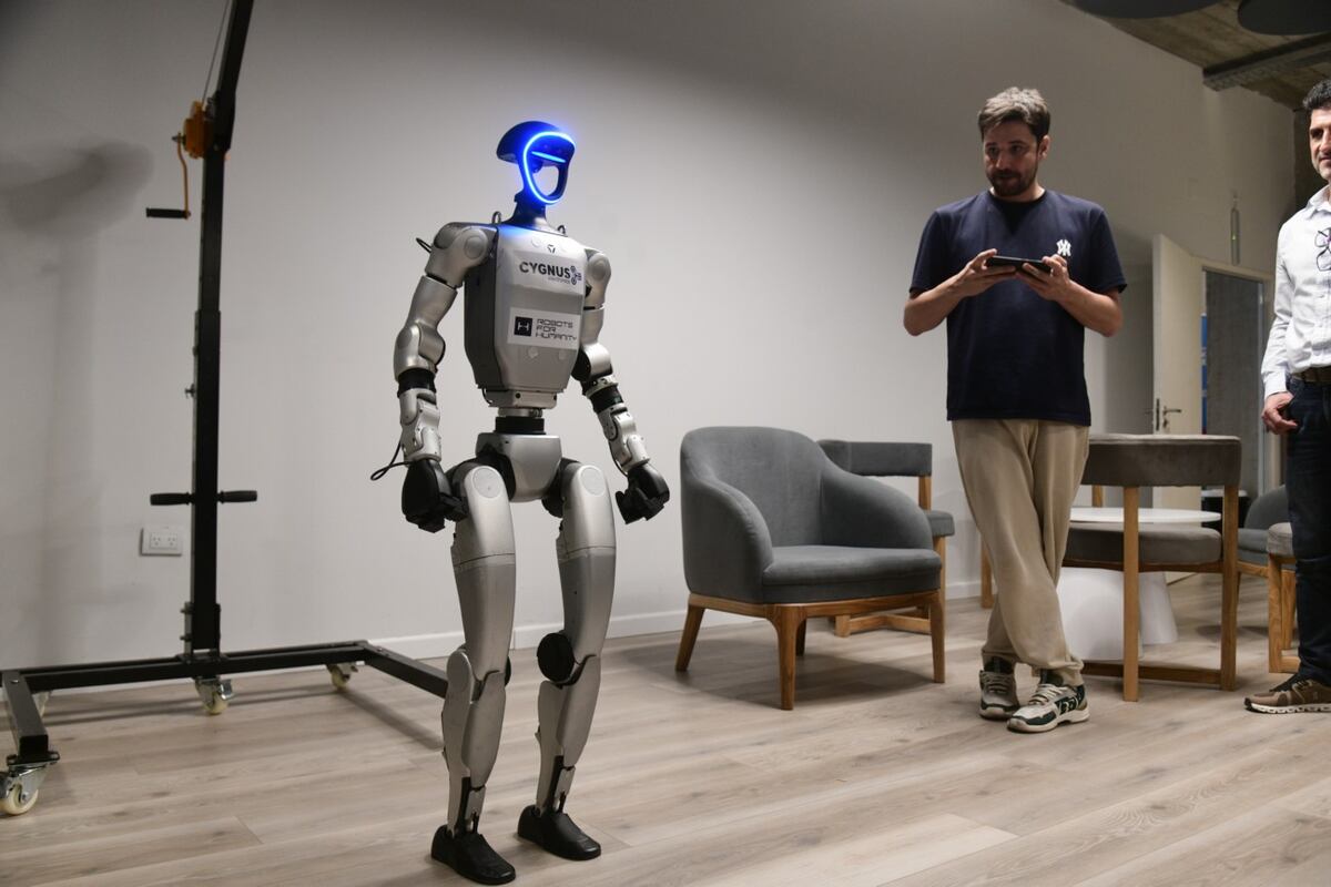 El humanoide necesita un proceso de entrenamiento, que comienza en forma virtual. (Ramiro Pereyra / La Voz)