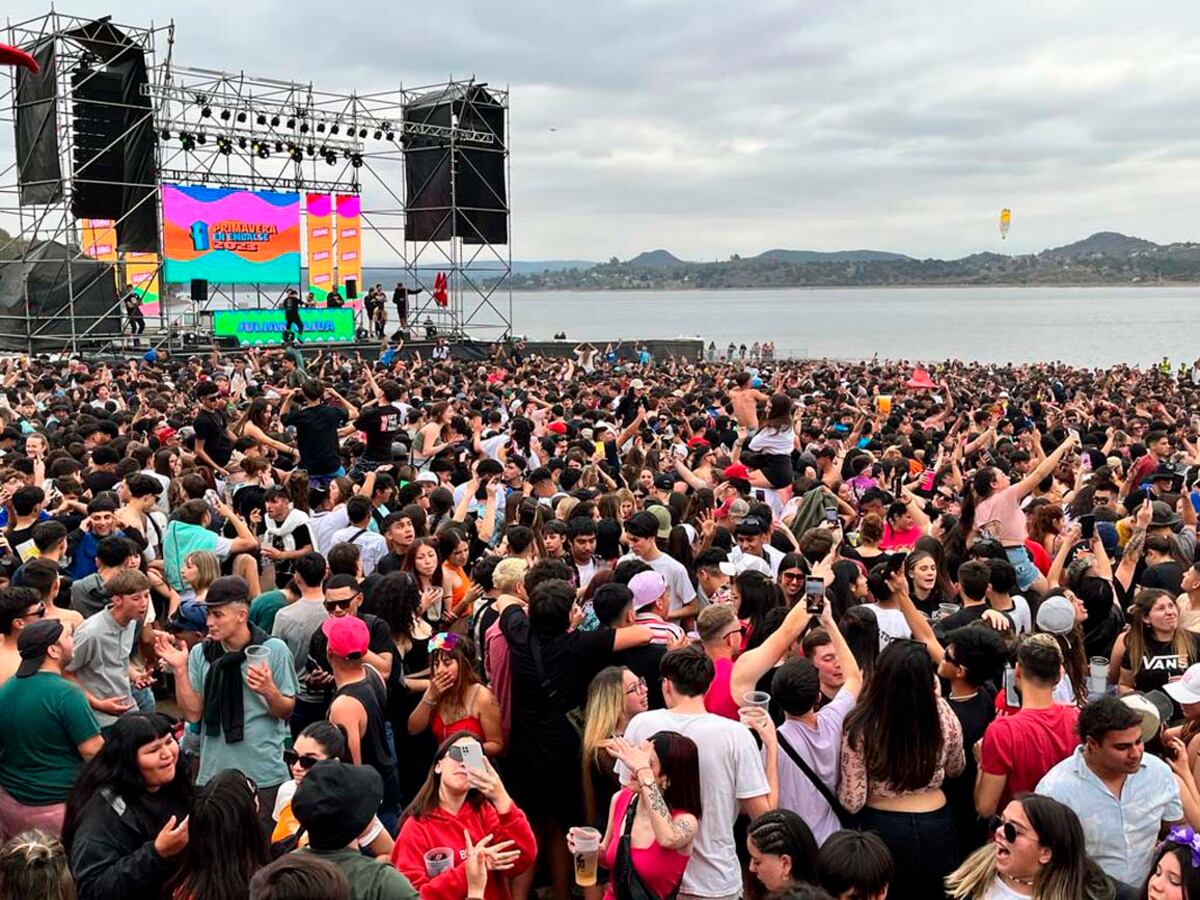 Fiesta de la primavera en Playa Maldonado en Embalse. (Tomy Fragueiro / La Voz)