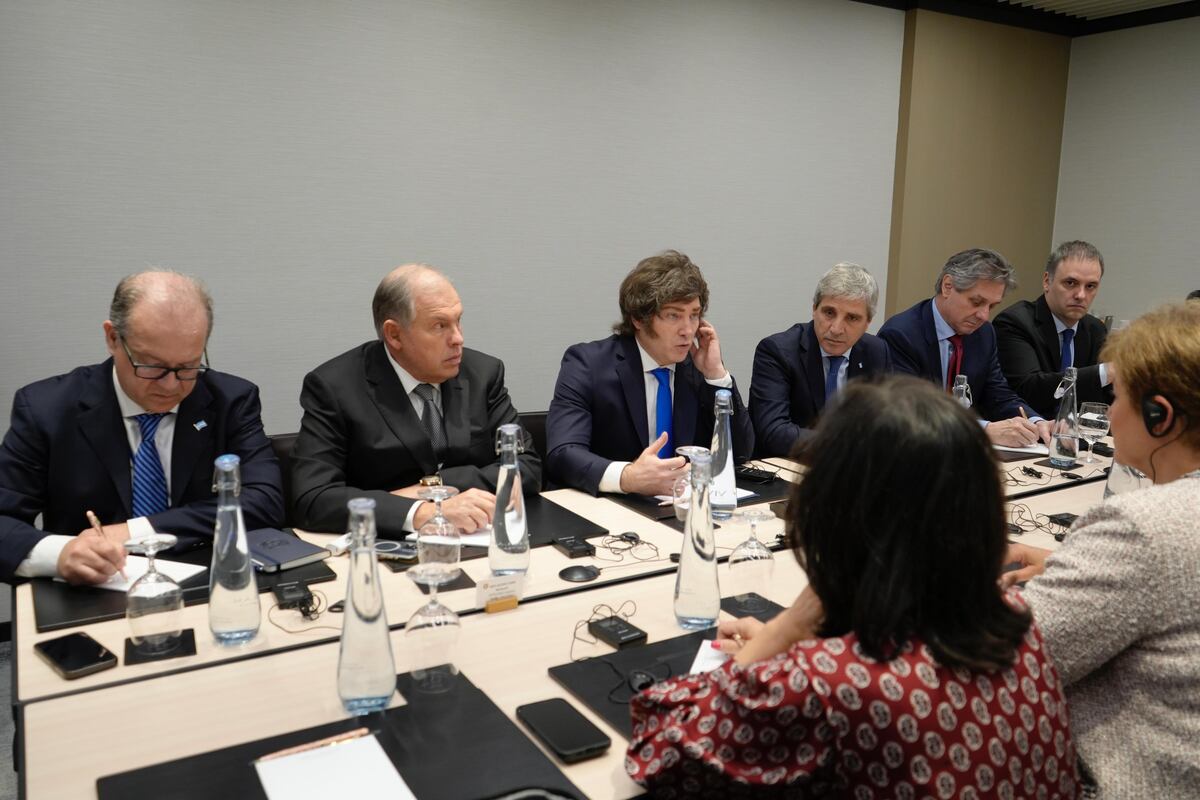 Encuentro de Javier Milei y su equipo con el FMI.