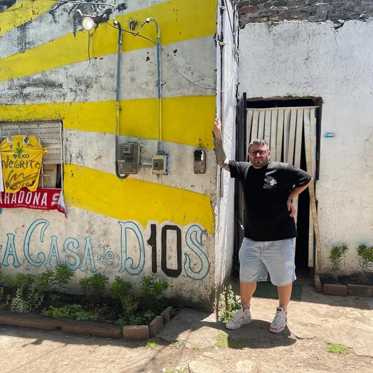"Gracias Fiorito. Ciudad de D10S", escribió el exfutbolista y entrenador de fútbol Italo-argentino.