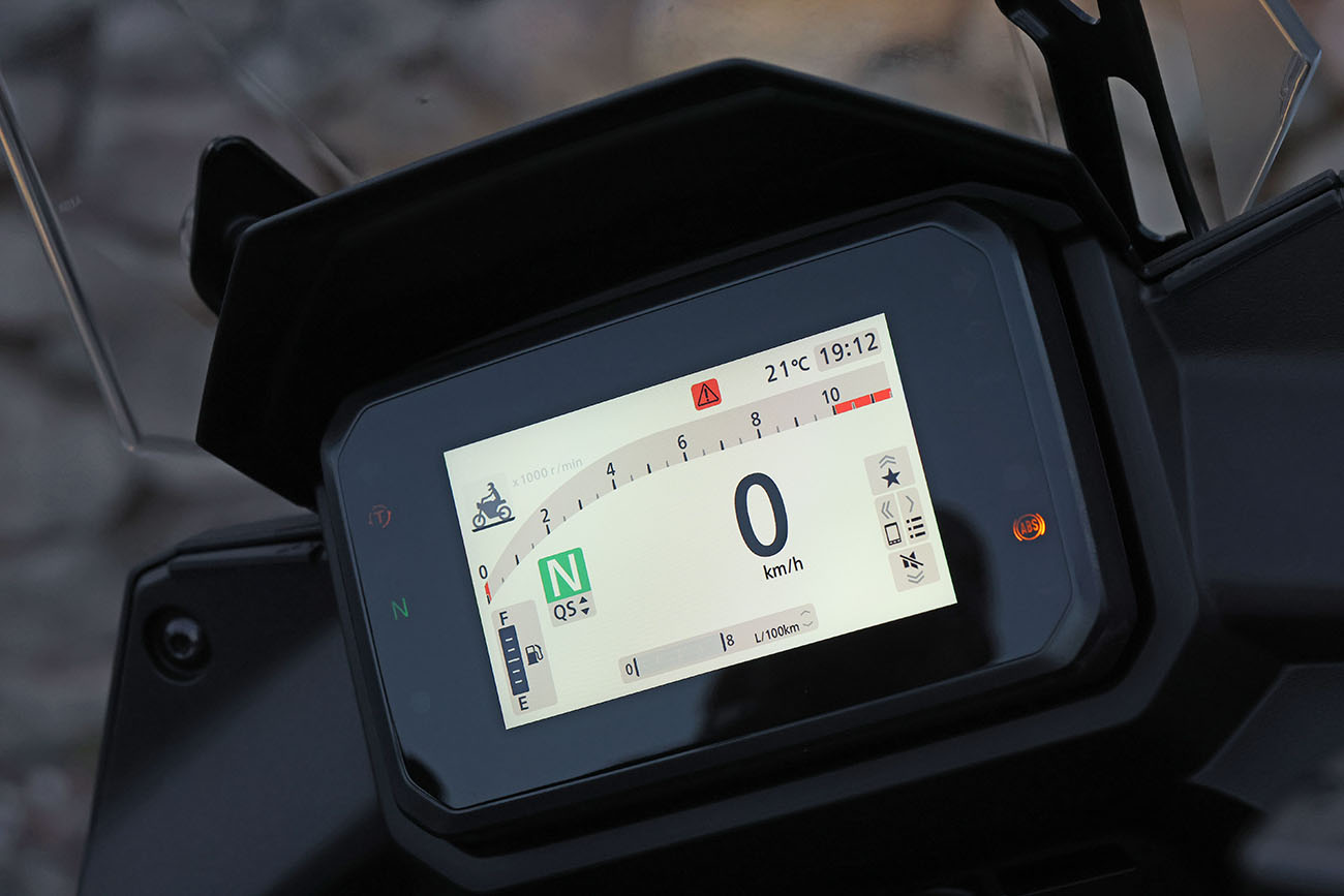 El tablero está conformado por una pantalla de 5” TFT muy fácil de entender y configurar.