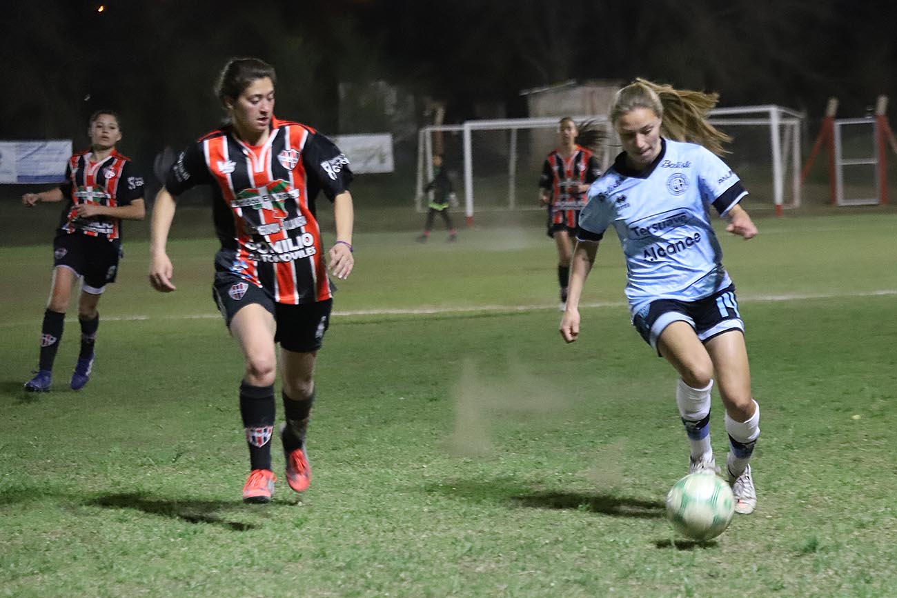 Futbol femenino, partido entre belgrano de cba y Alem villa nueva. La Voz)
