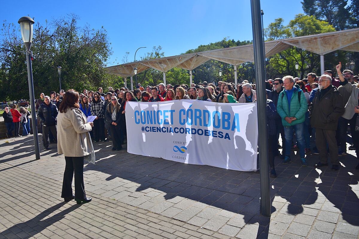 Movilización contra el recorte al Conicet. (Pedro Castillo / La Voz)