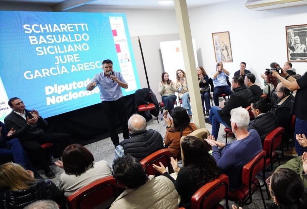 Con los gremios. Facundo Torres, quien quedó a cargo del PJ provincial, encabezó este martes una reunión con gremialistas. Estuvieron candidatos y ministros.