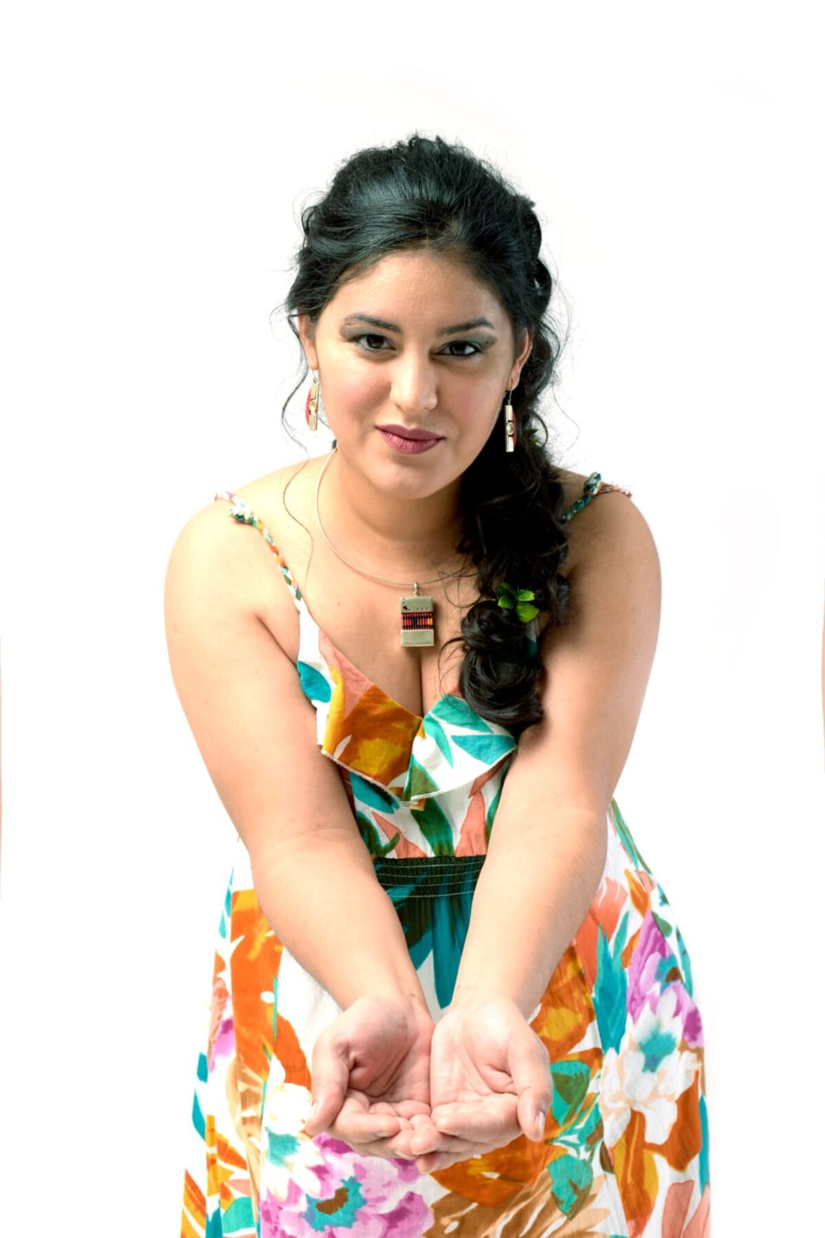 Sofía Assis presenta "Reverdecer en Canciones" este sábado, en formato teatro.