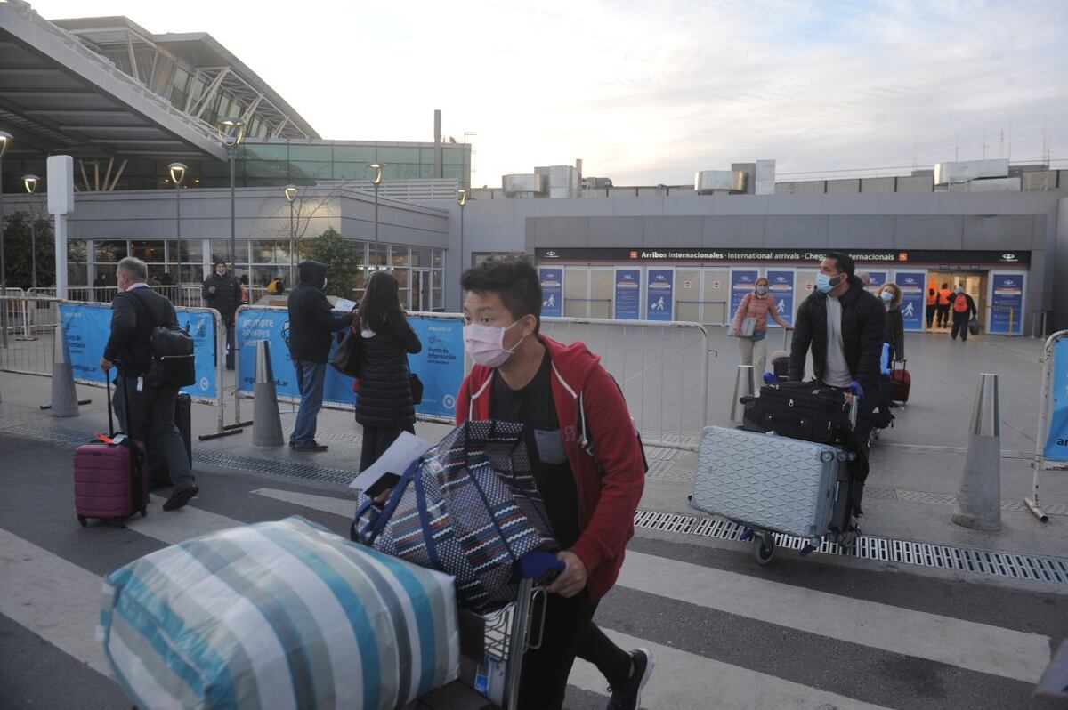 Ezeiza. Aislaron dos nuevos casos de variante Delta en viajeros provenientes de Estados Unidos y Venezuela.