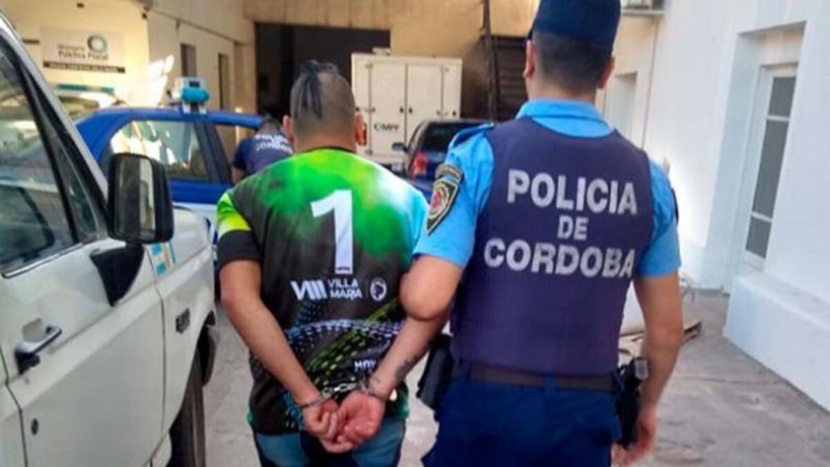 El momento que Lesana quedó detenido por el crimen. (El Doce)