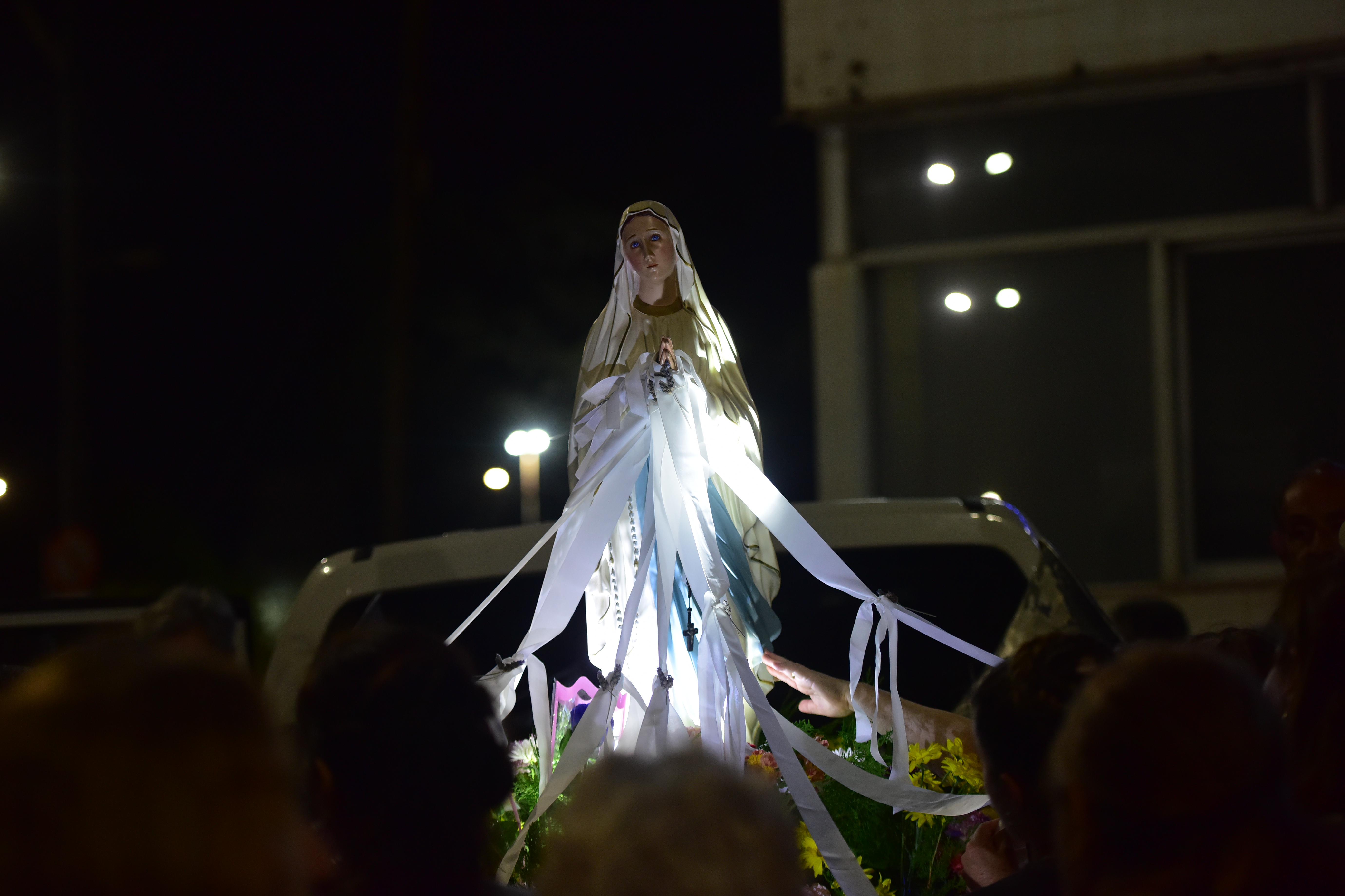 La tradicional procesión de la Virgen de Lourdes empezó en la Plaza de las Américas hasta Alta Gracia con una demostración de fe emotiva. (Javier Ferreyra / La Voz)