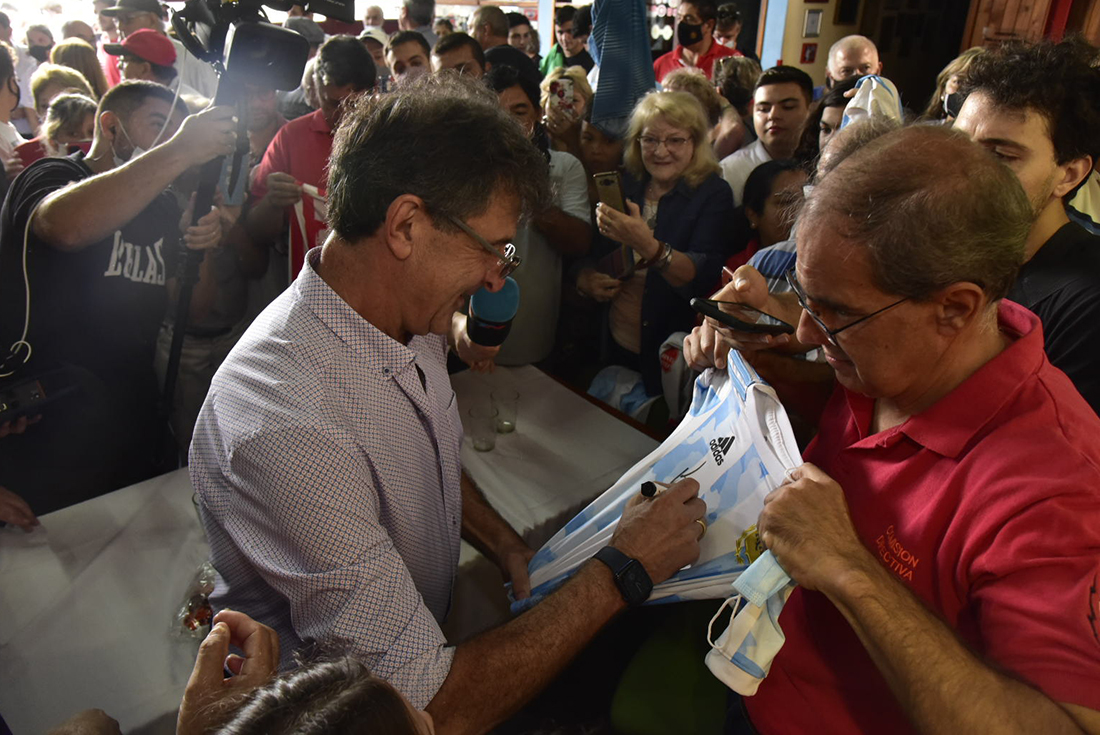 Caravana en homenaje a Mario Alberto Kempes en Bell Ville