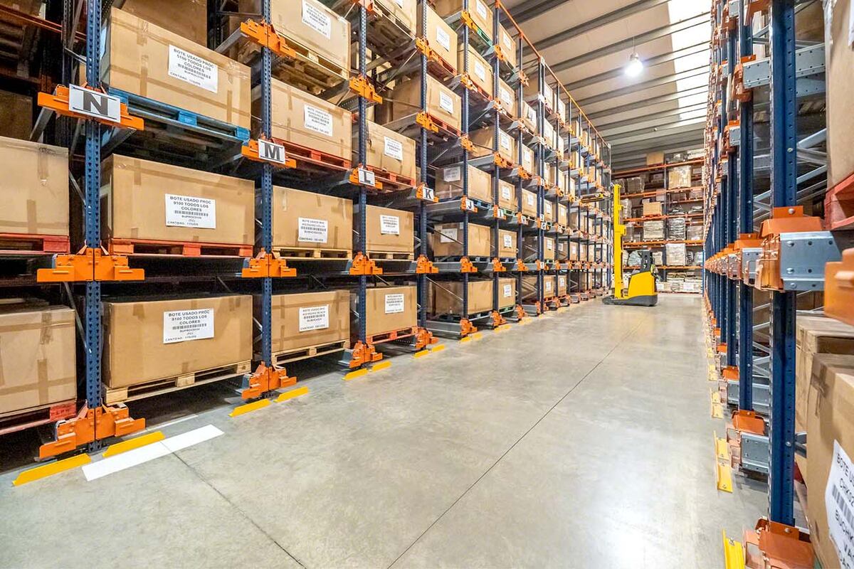 Rack selectivo para cámara de frío en el sector de alimentos y bebidas.