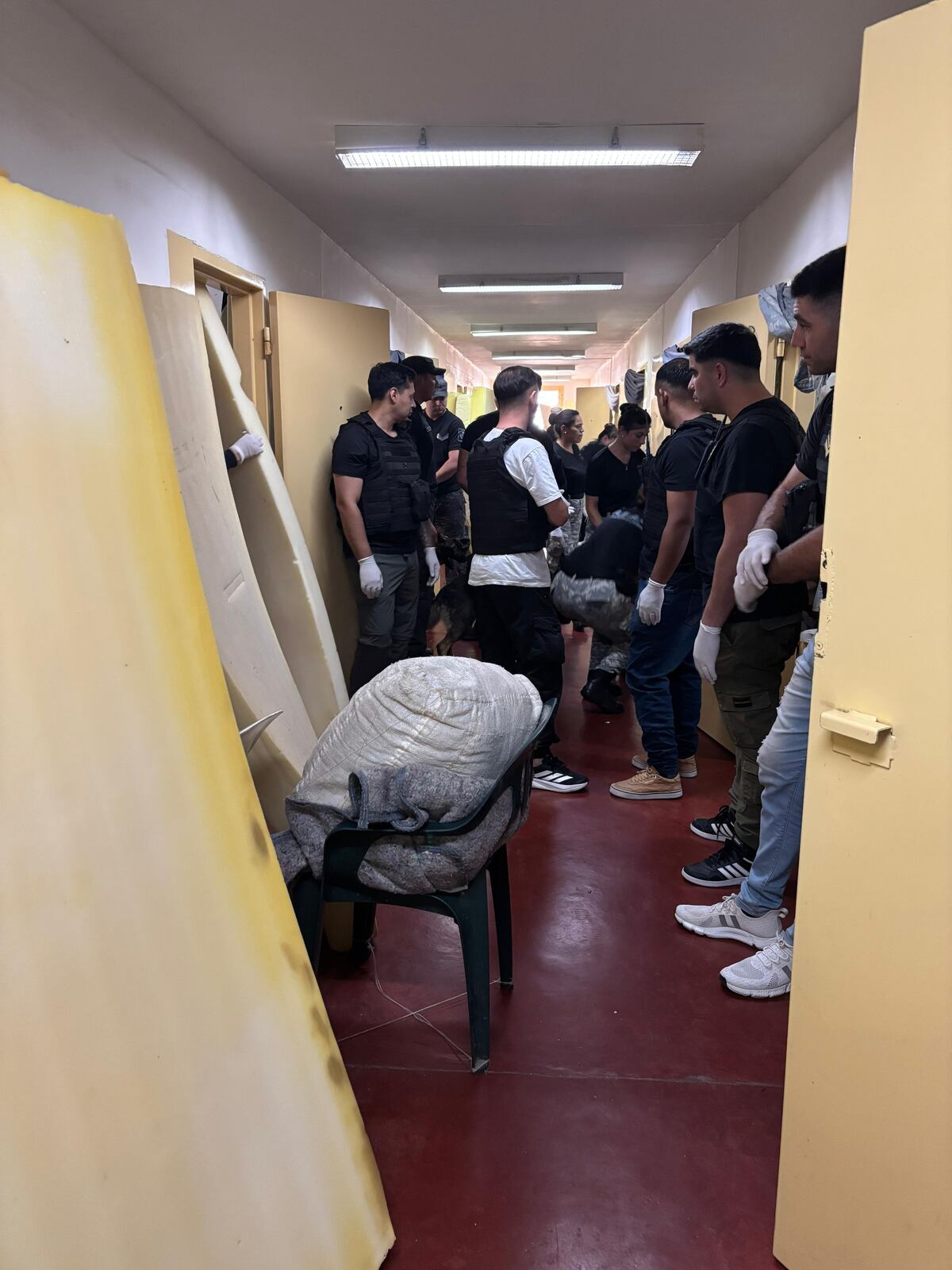 Fueron requisadas las oficinas administrativas del Servicio Penitenciario así como también cuatro pabellones. (Gentileza)