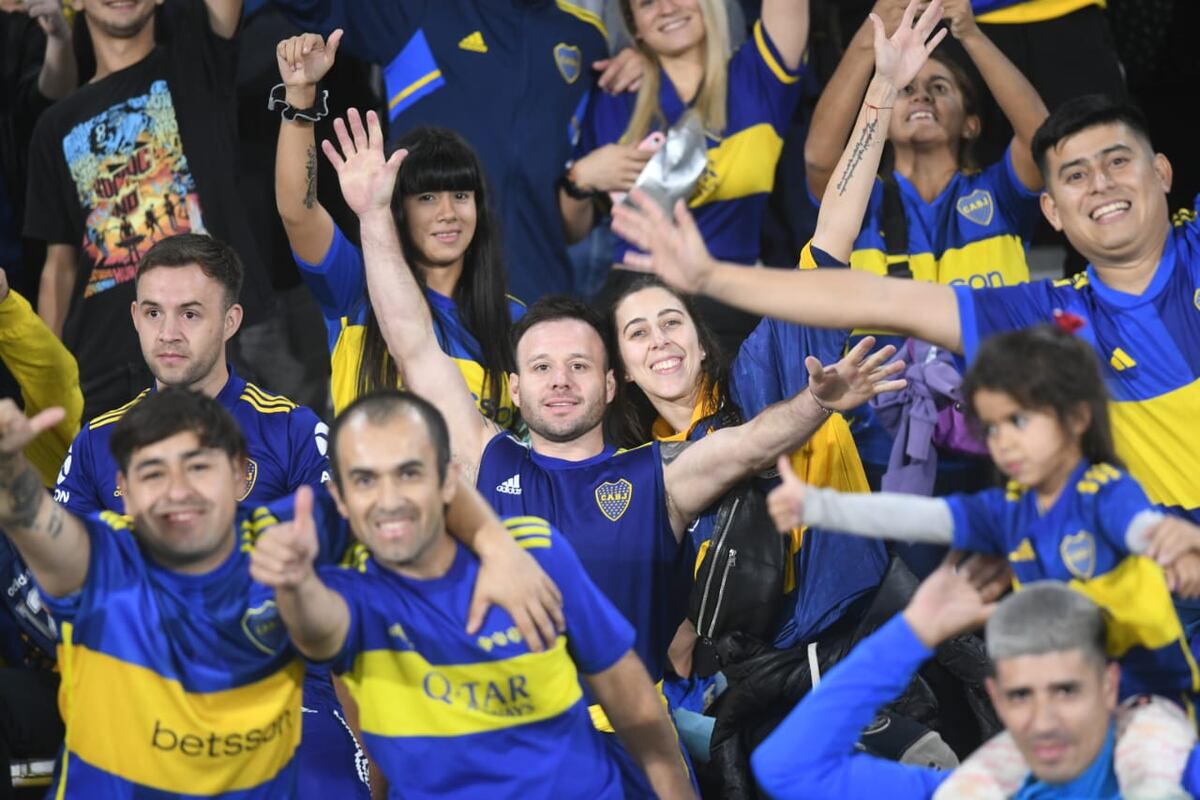 Hinchas en el Kempes. Boca vs Estudiantes (Javier Ferreyra / La Voz)