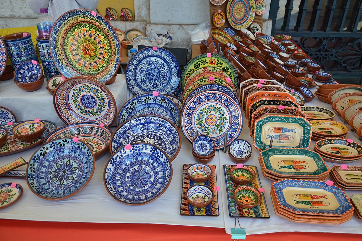 Artesanía típica portuguesa: cerámicas y platos. (Gentileza: Oscar Alvarez)