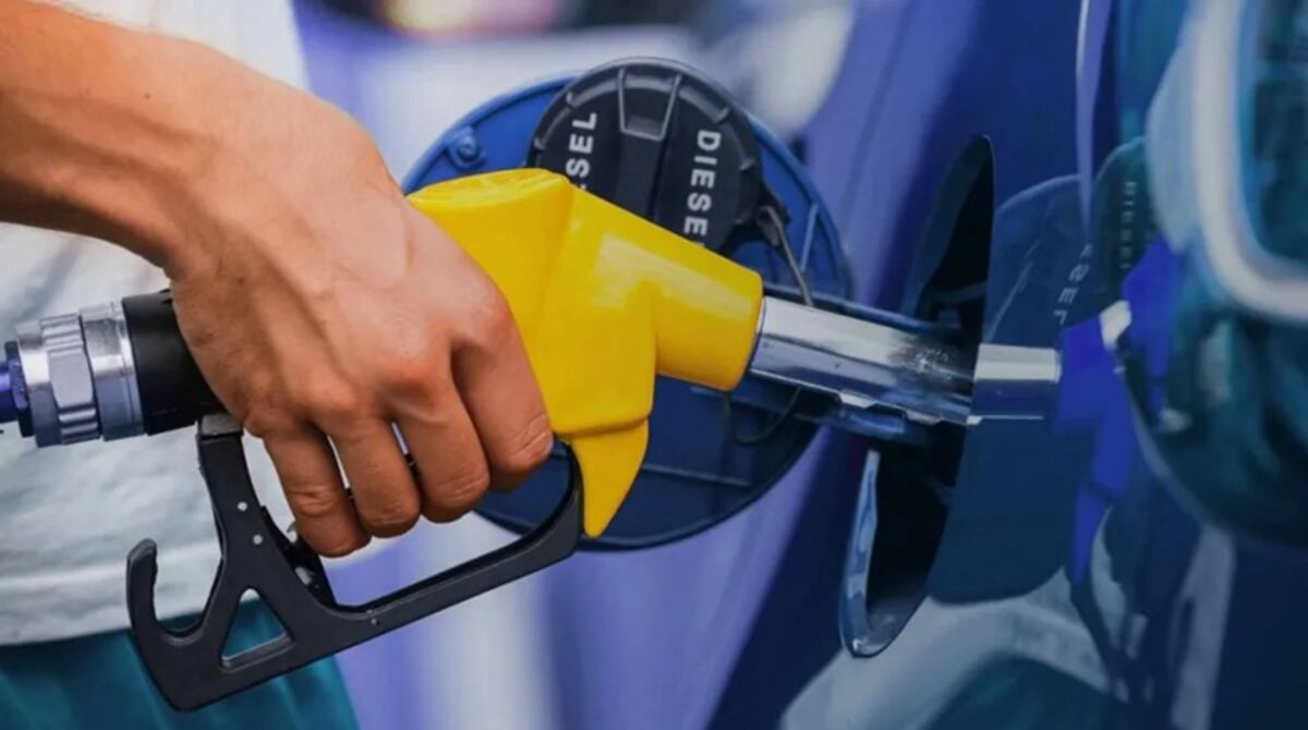 Hasta $ 15.000: cómo ahorrar al cargar combustible en febrero 2026 