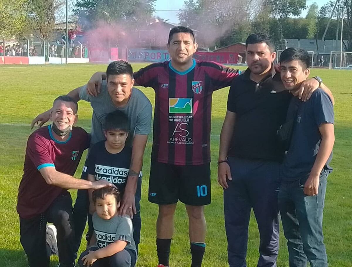 "El Beto" Velardez en uno de sus últimos clubes en el interior provincial, Sportivo Forchieri.