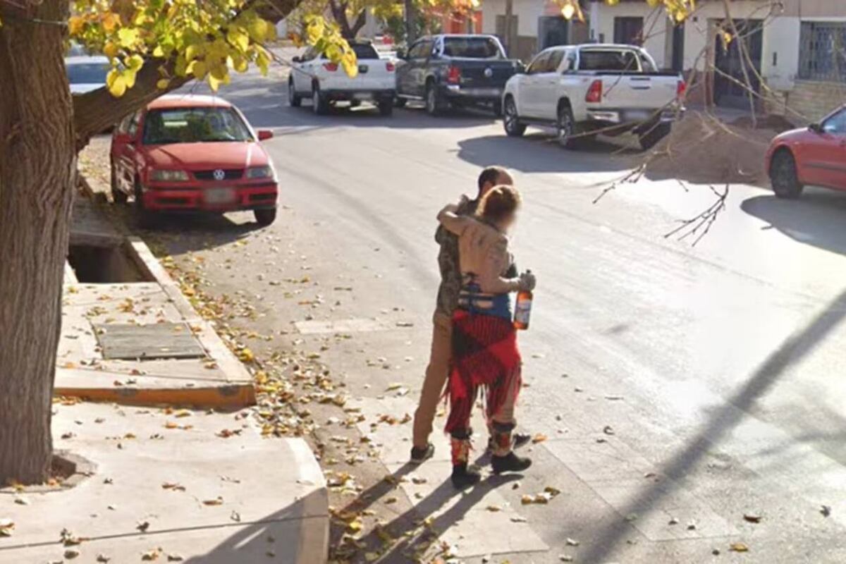 Adriana Suárez fue captada por Google Street View violando su arresto domiciliario. Ahora enfrenta prisión perpetua por un crimen brutal. (captura de imagen)