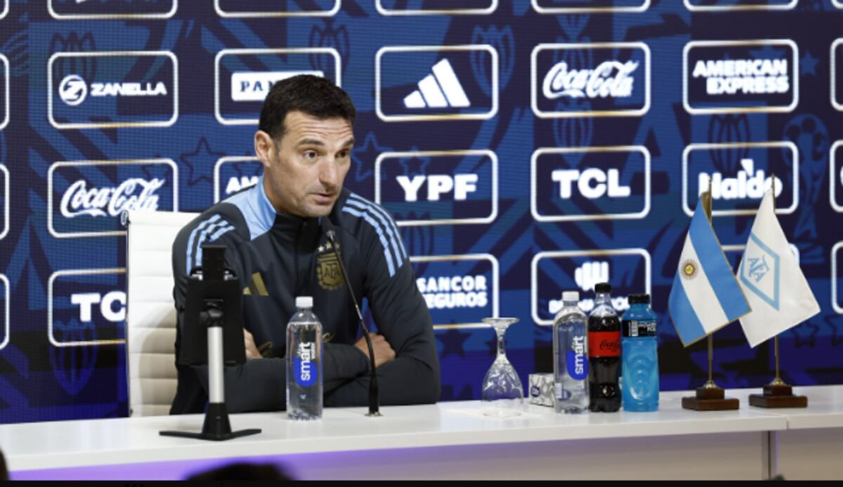 Scaloni en conferencia de prensa. (Foto: Prensa AFA).