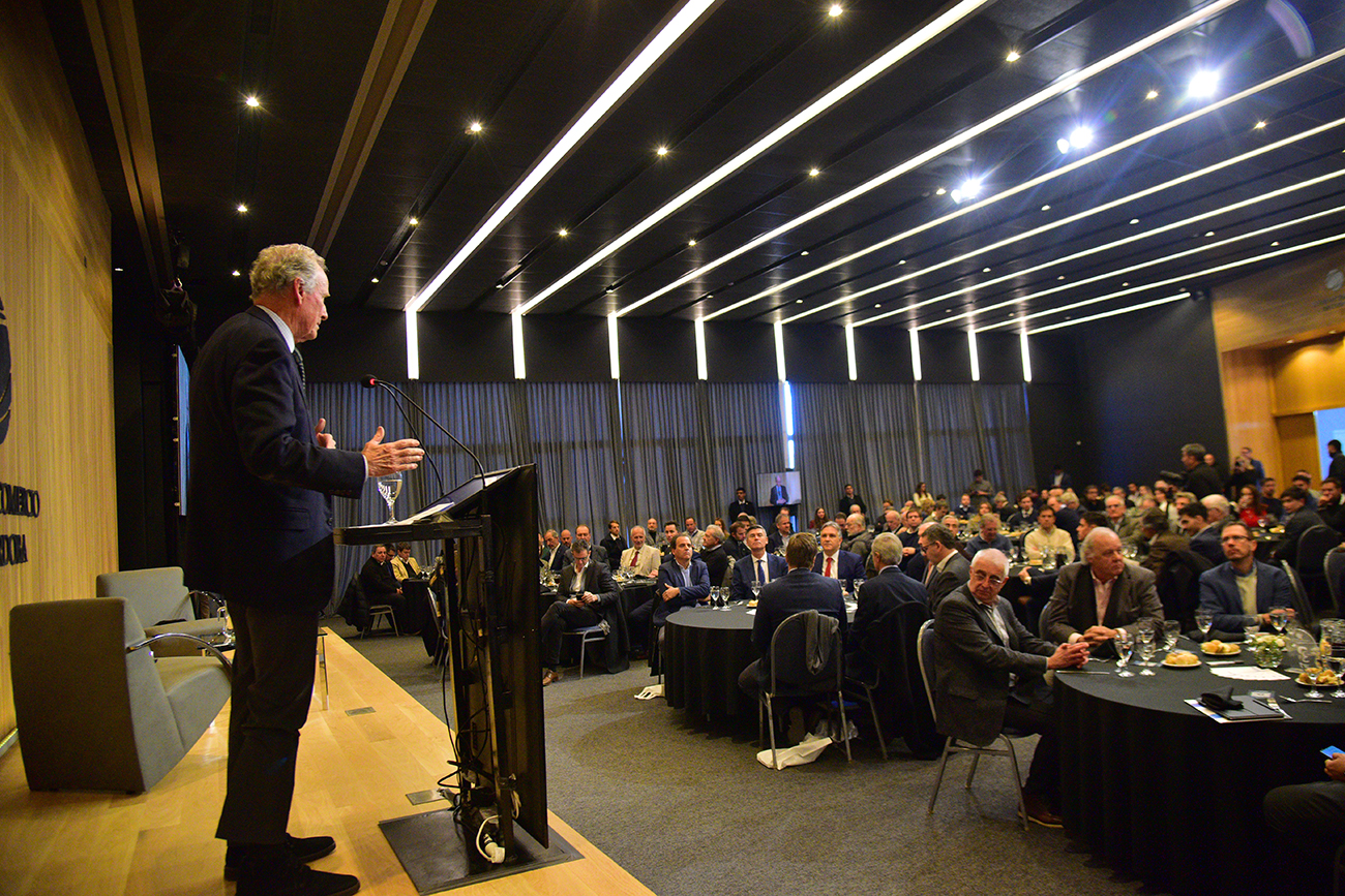 Manuel Tagle, presidente de la Bolsa de Comercio de Córdoba, encabezó la presentación del Balance de la Economía Argentina. (Pedro Castillo/La Voz) 