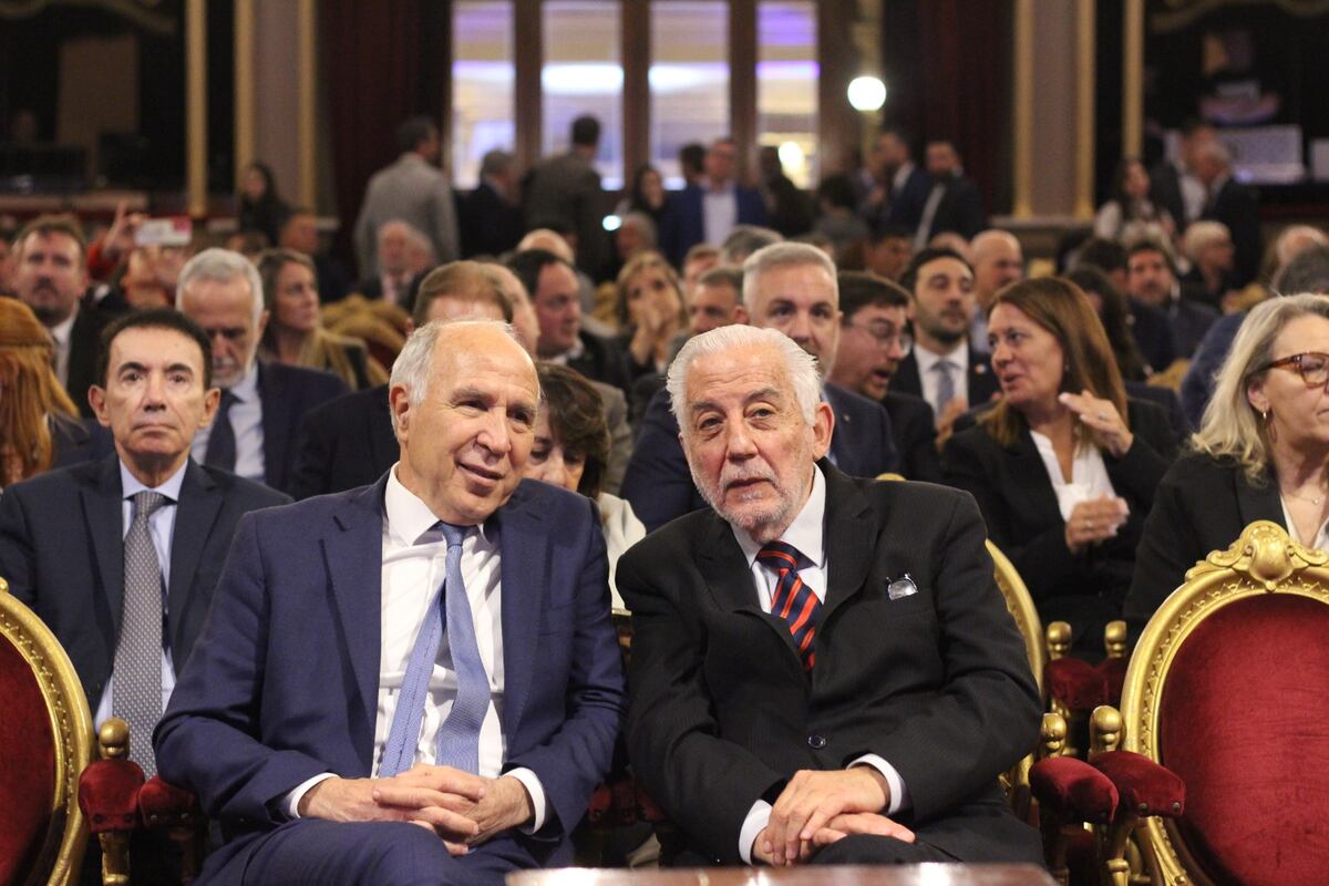 El ministro de la Corte Suprema de Justicia, Ricardo Lorenzetti, junto al titular del Tribunal Superior de Justicia cordobés, Luis Angulo.
